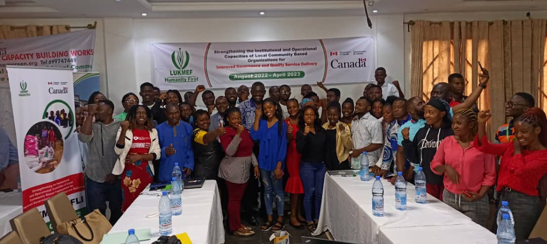 CanadaCameroun's tweet photo. Le Canada au Cameroun: Fier de travailler avec @lukmefcameroon pour renforcer la capacité des organisations de la société civile à produire des résultats pour le Cameroun. En se soutenant mutuellement, tout le monde y gagne.🇨🇦🇨🇲 #FCLI https://t.co/Y7VqoK5nMn