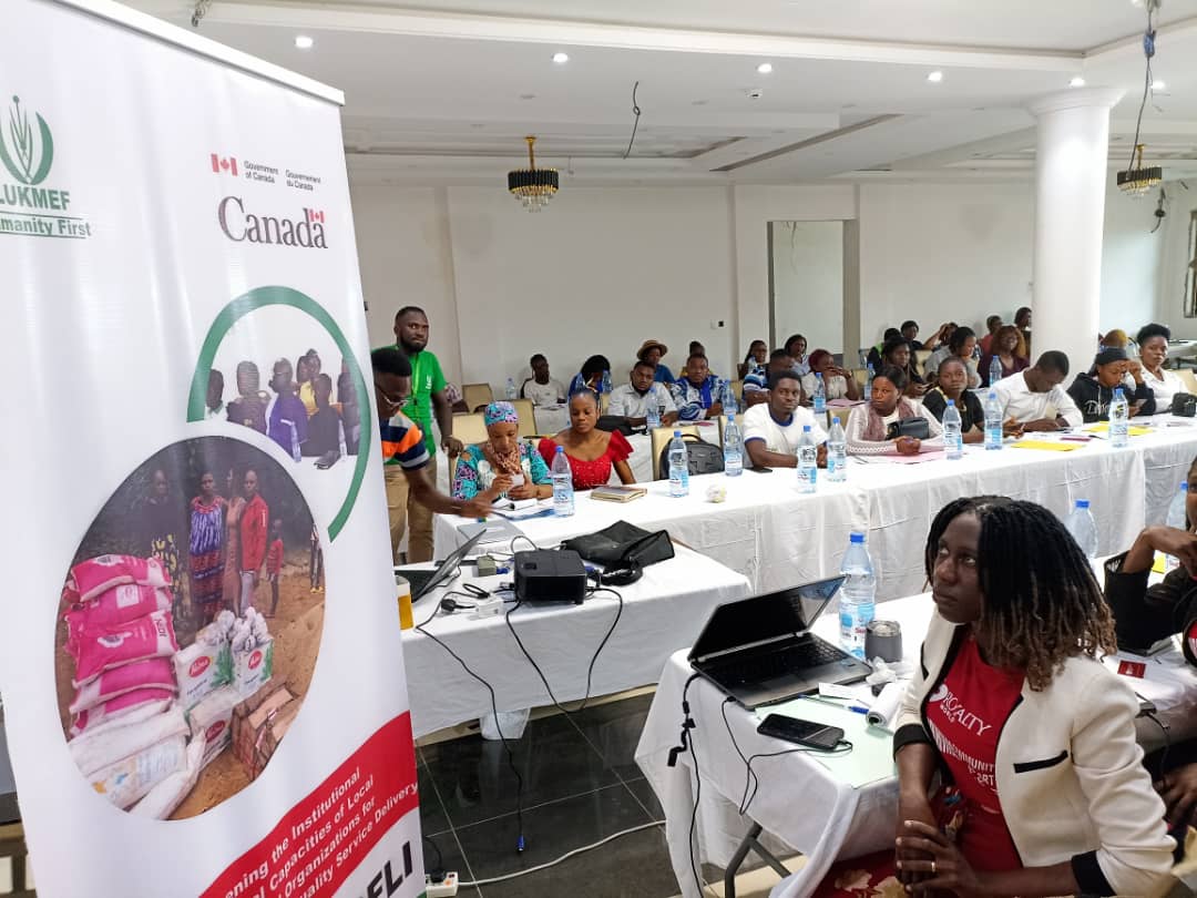 CanadaCameroun's tweet photo. Le Canada au Cameroun: Fier de travailler avec @lukmefcameroon pour renforcer la capacité des organisations de la société civile à produire des résultats pour le Cameroun. En se soutenant mutuellement, tout le monde y gagne.🇨🇦🇨🇲 #FCLI https://t.co/Y7VqoK5nMn