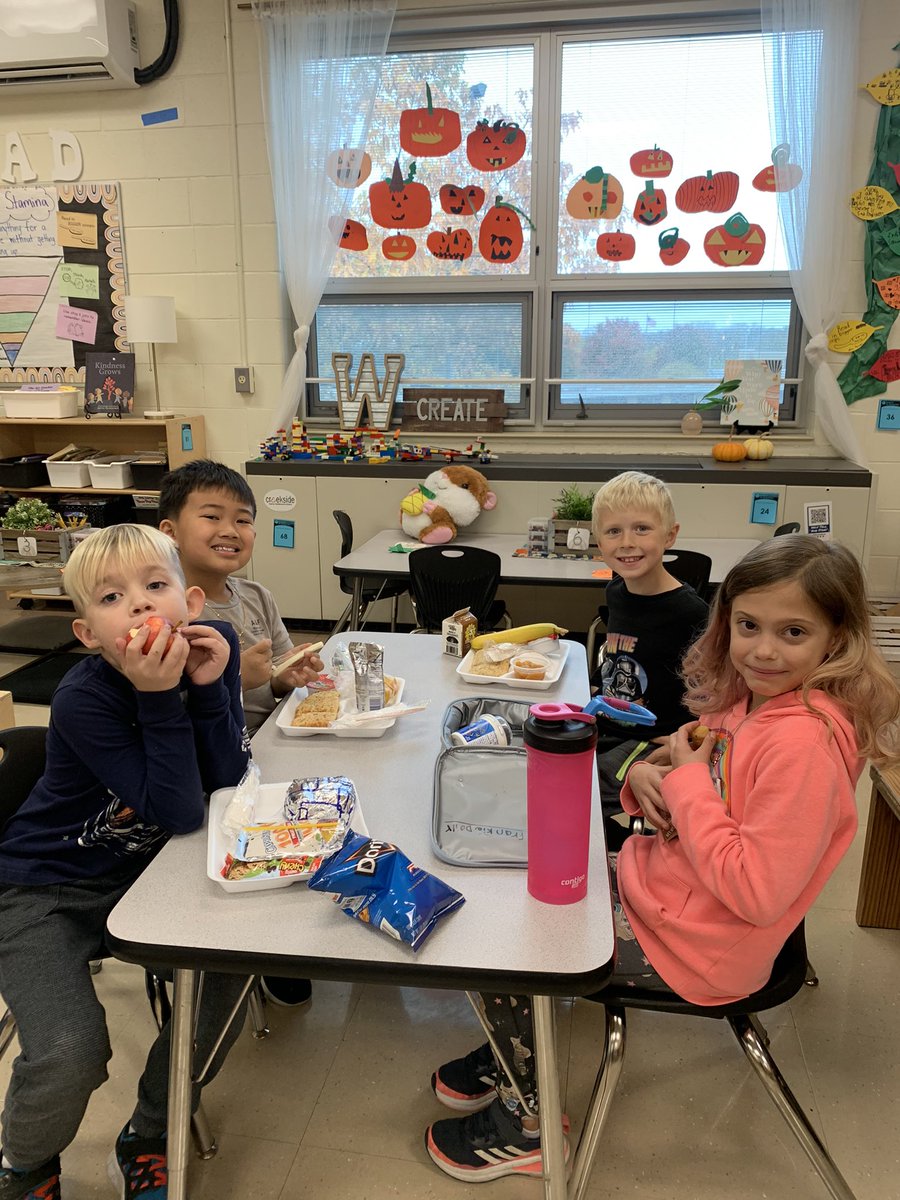 wilson2ndgrade's tweet photo. Loved having lunch with these cubs! 💕  @Creeksidetweet #WEareLakota #NeedToSucceddCECS https://t.co/7JRe14CZav