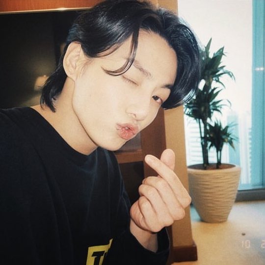 FVN4YE's tweet photo. charming man https://t.co/avqyXg1U6R