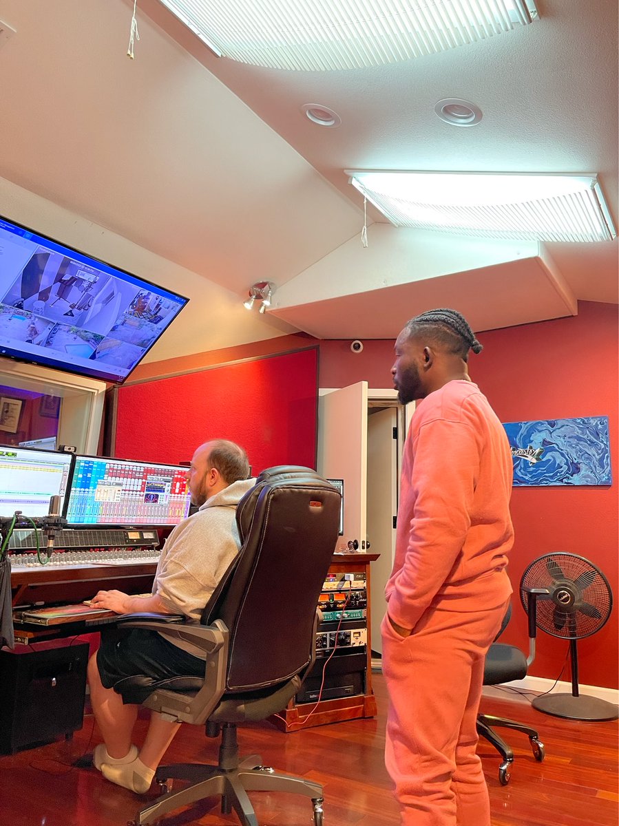 darus_state's tweet photo. In the studio cooking 🥁🥁 https://t.co/SKbxZNpbrA