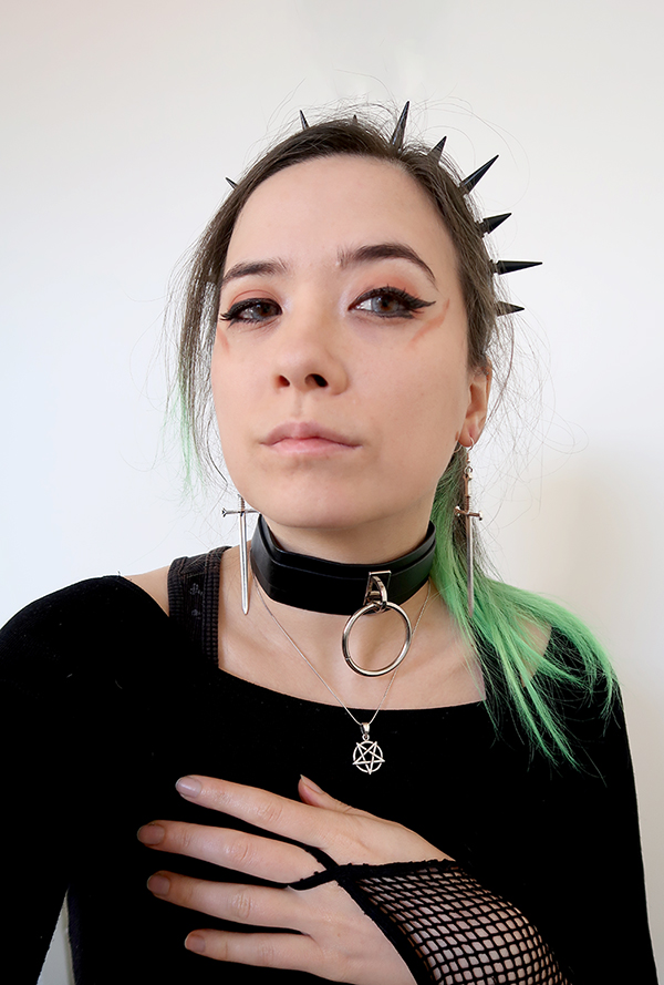 mikikoart's tweet photo. Ready for MCM this weekend, I'm going to dress up as... myself. TY Hawk for the headband and collar. 🐍💚🖤💚🖤 #VtubersEN #VIPerv My table is 1f5/1f6 !! Some say hi! #MCMComicCon https://t.co/myGiz2ABnV