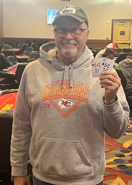 HarrahsKC's tweet photo. ♣️ ♥️ ♠️ ♦️ Today our Poker Bad Beat Jackpot HIT!! Congrats to our LUCKY WINNERS who won a combined total of $197,945.61!🤑 #WinningWednesday #OnlyAtHarrahs #ComeOutAndPlay https://t.co/IhDc0SJY1E