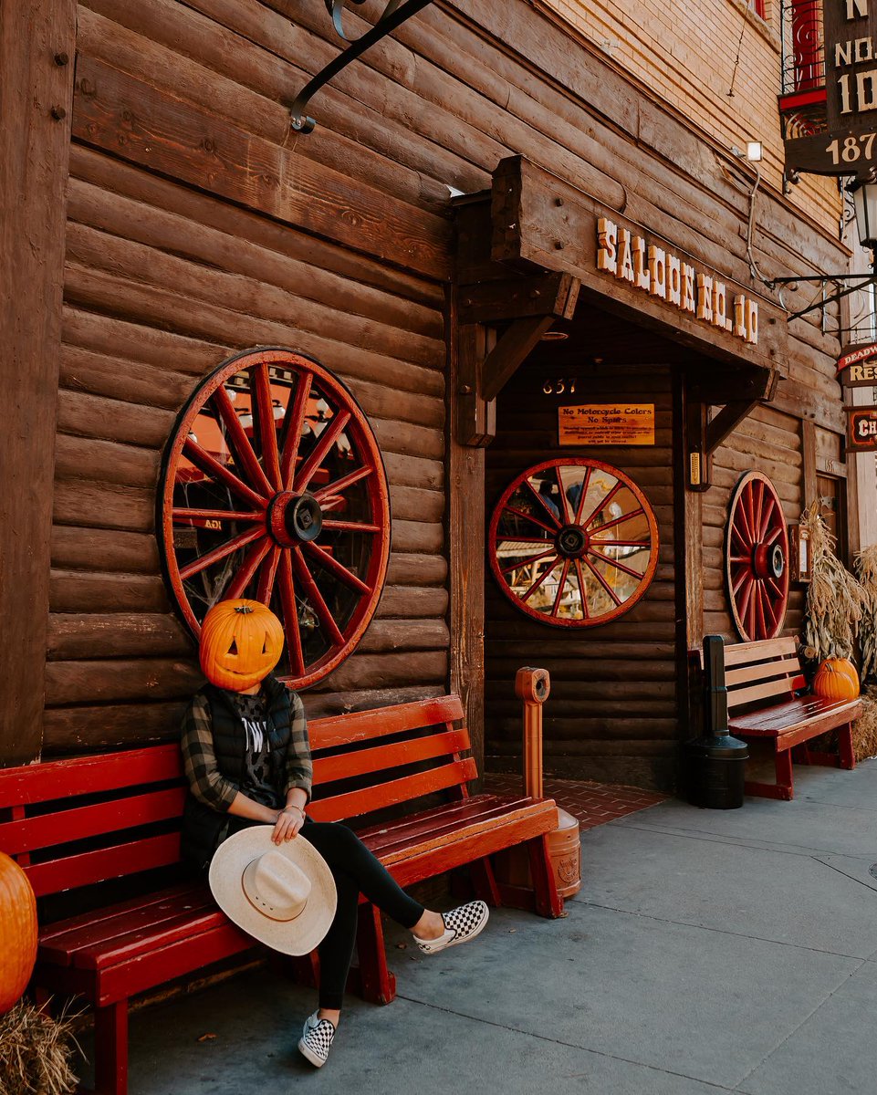 southdakota's tweet photo. (Pumpkin) Spice things up this weekend by attending Deadweird in @HistoricDeadwood. 
#HifromSD #GreatFacesGreatPlaces
📸: @gritgracestudios
https://t.co/SwwGgxQ0BU https://t.co/lfPd5i1xSO