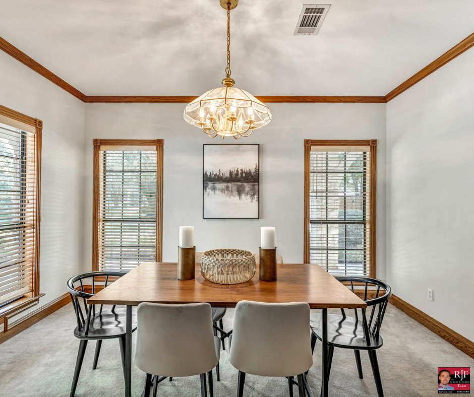 RJFischerTeam's tweet photo. Searching for a home with original details like wood trim and french doors? Look no further! 

Make this dream home a reality and see details here: https://t.co/hTUifhrbxj
#OakBluffEstates #RoundRockTx #AustinRealEstate #AustinTx #AustinTexasLiving #CustomHome #RoundRockRealtor https://t.co/lX67uK8gUX