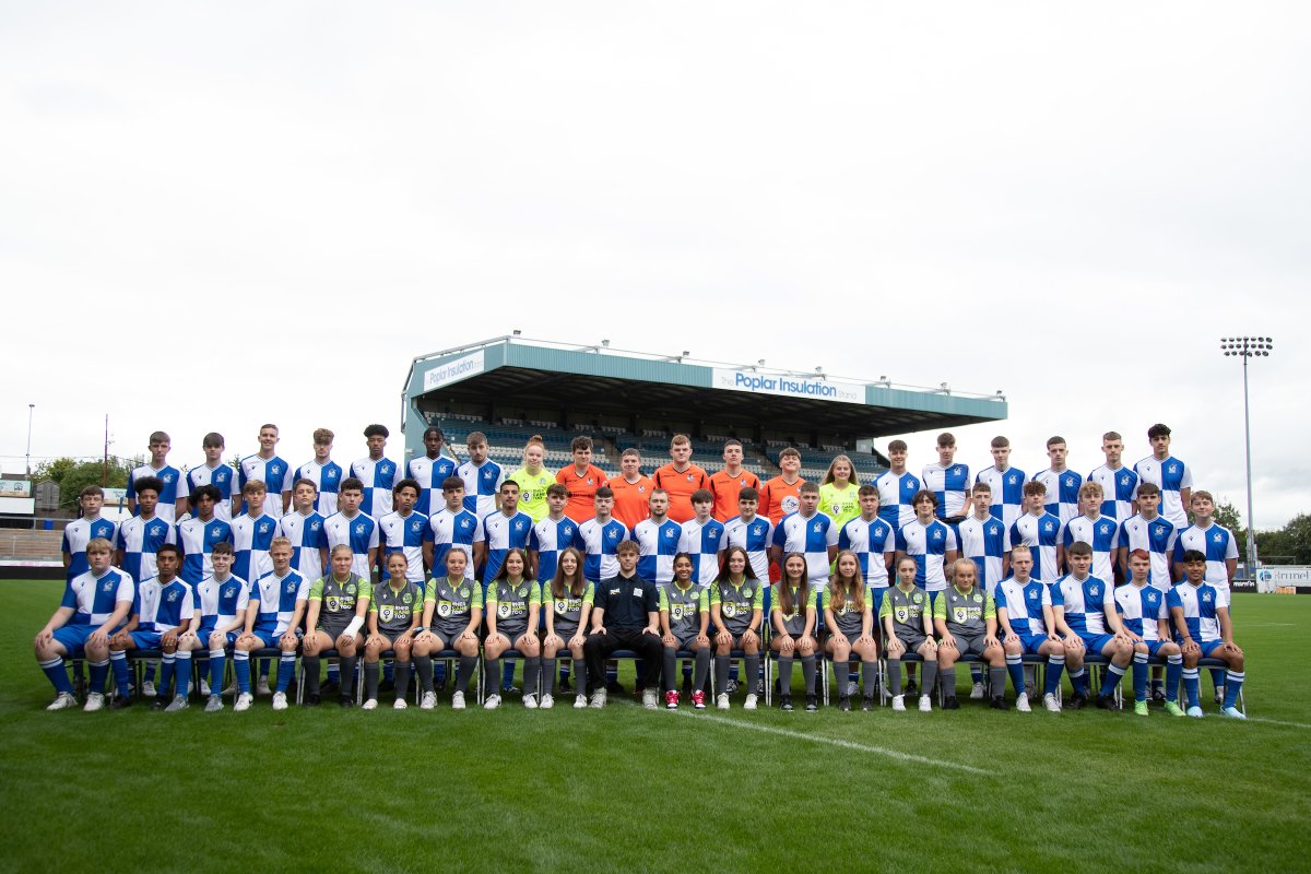 BristolRoversCT's tweet photo. 📸 Introducing the class of 2️⃣2️⃣/2️⃣3️⃣ at Bristol Rovers Community College

Welcome to the #GasFamily guys!🙌⚽🔵⚪

#4Quarters1Community #BristolRovers #UTG #GasGirls https://t.co/Upuukf95fJ