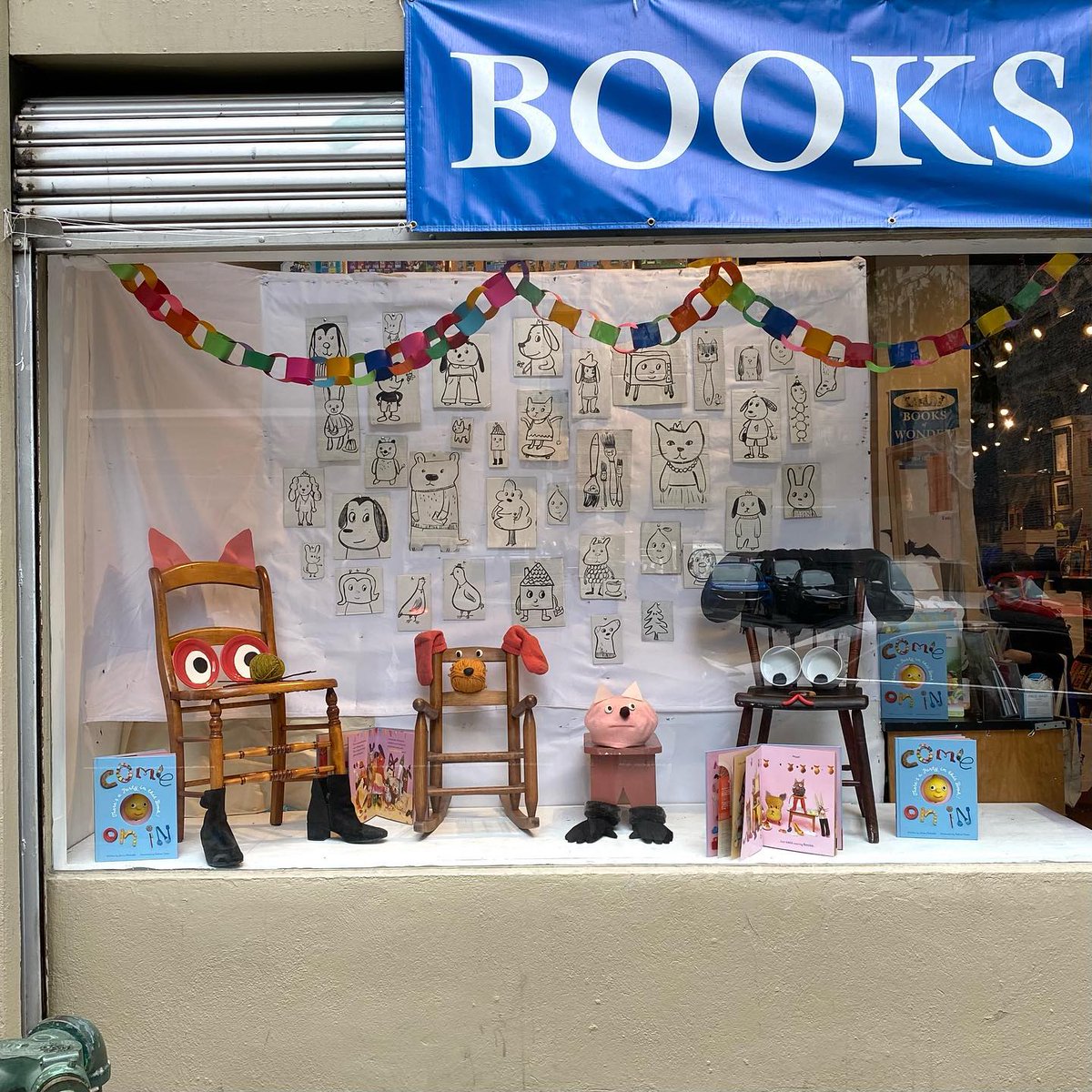 It's done! Artist Sabine Timm created a window display for our picture book COME ON IN: THERE'S A PARTY IN THIS BOOK! at @BooksofWonder. If you're in NYC, take a peek! Signed copies are in the store, too. Hip hippo hooray for @HippoPark books! @astrakidsbooks 1/2