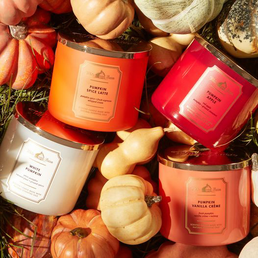 ShopTowneMall's tweet photo. Oh my GOURD-ness, it’s #NationalPumpkinDay! 🎃 Whether it’s enjoying a pumpkin drink from @McDonalds or lighting a fall-scented candle from @bathbodyworks, we want to know – what’s your favorite way to pumpkin spice up your life? 🧡
📸: sam_ib1994 https://t.co/MVQslJSoRR