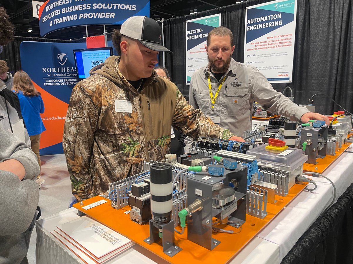 NWTC's tweet photo. #NWTC welcomed these @AshwaubenonHS students to our @nwtccted booth at the Manufacturing First conference at the Resch Center Expo. Thank you to NEWMA for sponsoring this experience and helping us connect with the future of our community!
#MFGFIRST #manufacturing https://t.co/keDcB78YIR