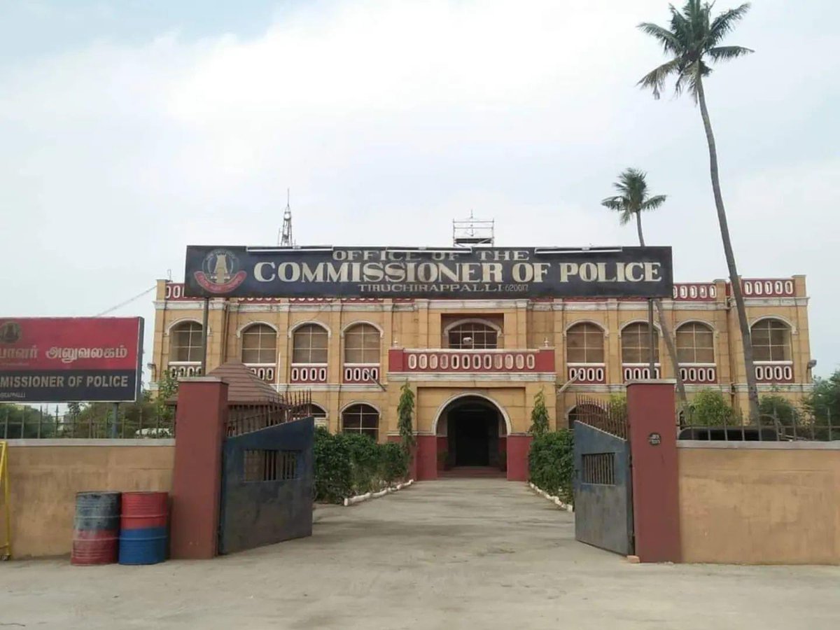 iam_Tharani's tweet photo. #Kaithi Movie Commissioner Office Set Work👏🏻
This particular set of commissioner office was the very integral part of the movie.
@Dir_Lokesh 🔥
#3YearsOfKaithi #Dilli #Kaithi2 #Karthi #Sardar2 https://t.co/NTJEVR2gEV