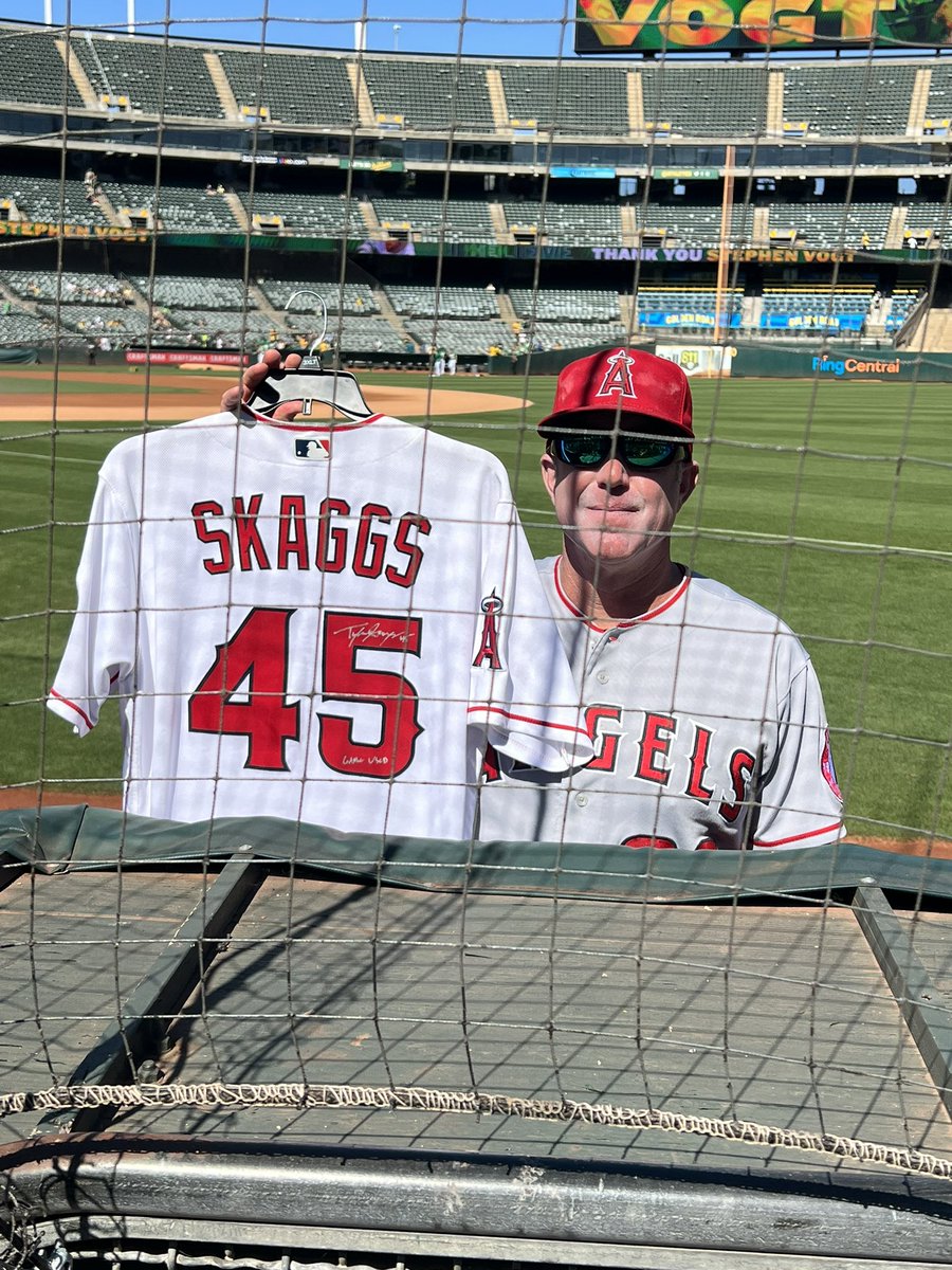 ltjim329's tweet photo. @robrohm @HOFprez @MikeTrout When Grandpa asks grandkids if they wanna skip school and make the spontaneous road trip to @angels game 162 in Oakland? Grandson scores ball from Ohtani pitching to Steven Vogt in his last career game!  @robrohm had same rode trip idea! We all had a great 2022 season! https://t.co/kxOEbKa8OH