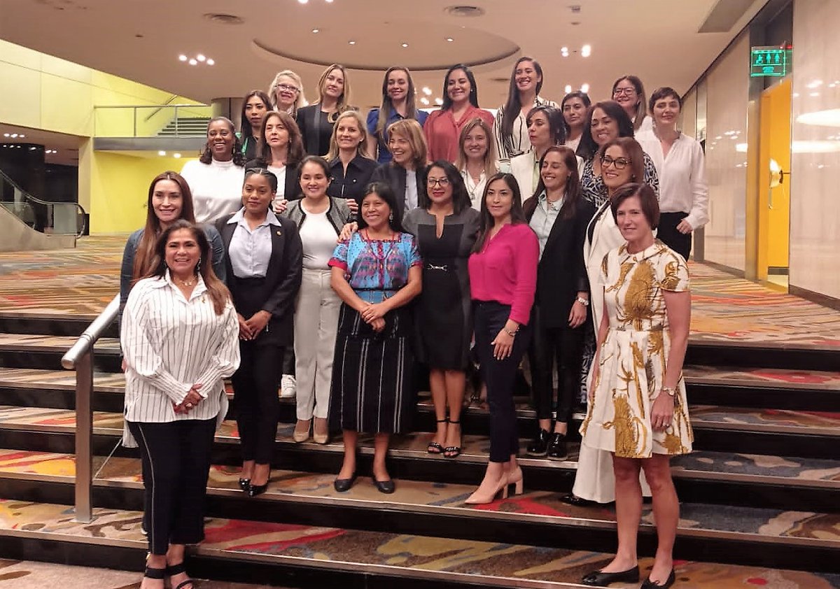 AnaPaolaAgudelo's tweet photo. Esta semana participamos del intercambio legislativo regional para promover el liderazgo político de las mujeres. Escenario de Diplomacia parlamentaria que reúne a congresistas de #América, con el objetivo de crear y afianzar redes de trabajo en beneficio de nuestros países. https://t.co/MkrFvBVBcq