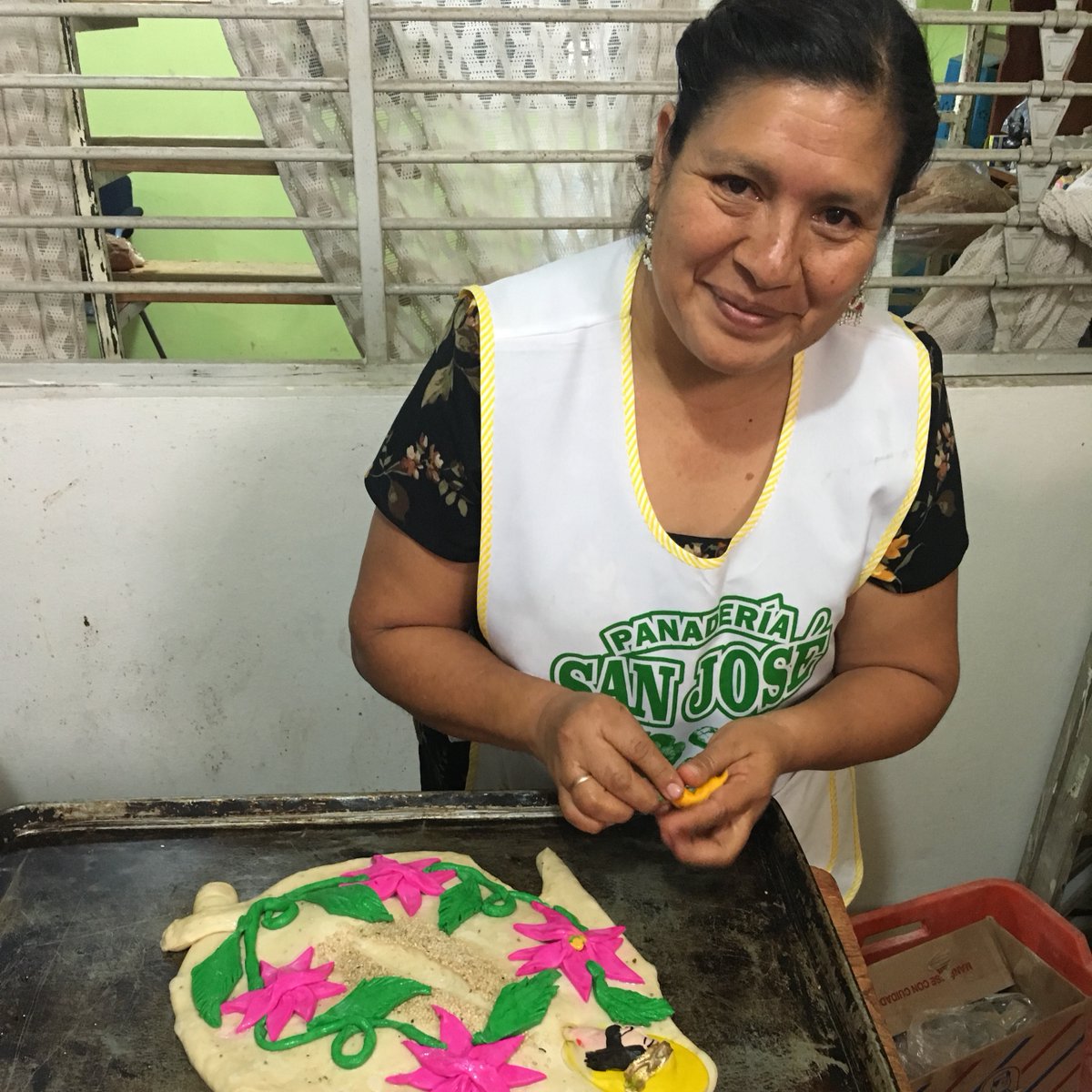 HerbanAlchemist's tweet photo. This generous Zapotec Family invited me into their Bakery to learn how to make #panmuertos....one of the most important foods during #eldiadelosmuertos.   I called them the King and Queen of Pan Muertos!  💀 https://t.co/WUk66h9frC