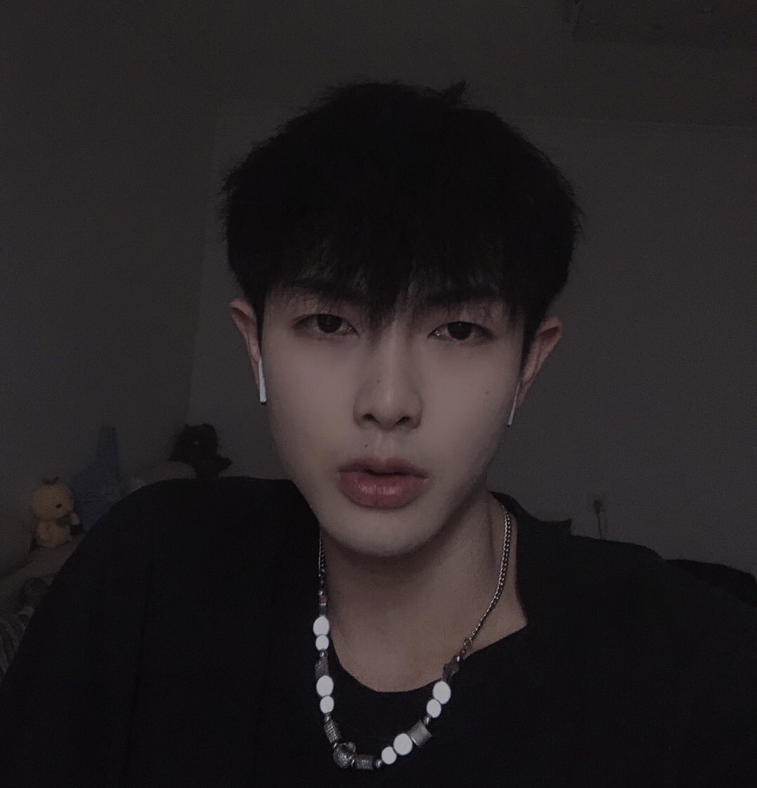 GjzebbQ's tweet photo. 又找到一个给爷存照片的地方😚#男高中生 https://t.co/0lwyn0nvVI