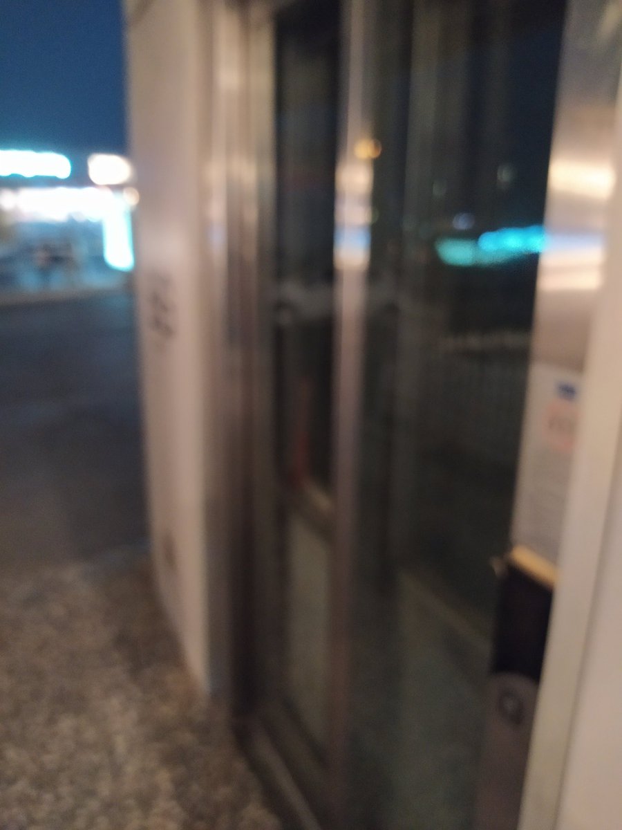 lokmaneko's tweet photo. Balçova Selway AVM bulunduğu üst geçidin asansörleri yürüyen merdivenler ve avmde karşıma gelen tüm asansörler arızalı insanları mağdur ettiniz ediyorsunuz. Böyle saçmalık olmaz. @selway_outlet @izmirhim @izmirdecevirme #selway #izmir https://t.co/pm1SjtY6do