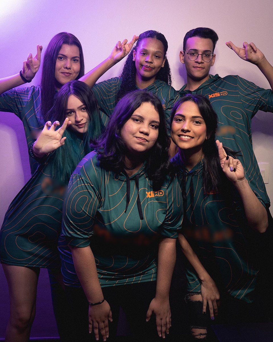 xisggbr's tweet image. Elas chegaram fazendo o XIS! Trouxemos as ex-Patroas pra disputar o Wild Circuit Game Changers, e a line vai ter nome novo! Alguém aí advinha? Vamos anunciar amanhã! 👀

#FazoXis 🤞💜