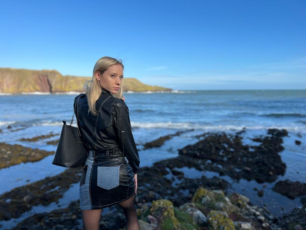 TW Pornstars - 1 pic. Amber. Twitter. Scotland is so pretty😍. 4:09 PM