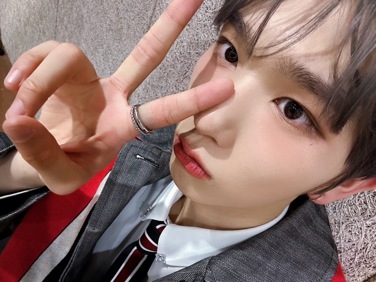 yhakleo's tweet photo. 블러셔                                          찐 홍조 https://t.co/5F6BS04FpY