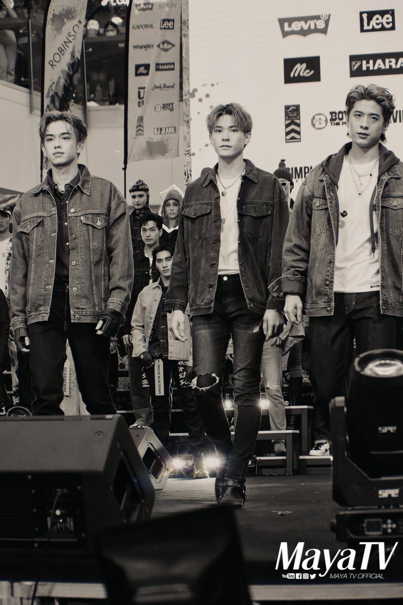 mayaonline2002's tweet photo. พี่เติร์ด #ThirdLapat 'จารย์เช่ #PorscheSivakorn and น้องแต๊ก #JackieJackrin เดอะแก๊ง #TRINITY_TNT ตัวตึงแห่งตึกดำกับคาริสม่าเกินต้านบนรันเวย์แฟชั่นโชว์ #RobinsonJeans2022 

RobinsonJeans x TRINITY 

#XXSIVK #thirdd #MAYATVOFFICIAL https://t.co/gv3wOgEnxf