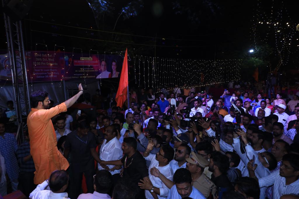 AUThackeray's tweet photo. आज दहिसर येथील स्वरगंधार आणि एमडीसीसी बँकेचे संचालक @a_vghosalkar जी, माजी नगरसेविका तेजस्वी घोसाळकर जी आयोजित 'द रिव्हर फेस्ट' सोहळ्यास भेट दिली. दहिसर नदीच्या पुनरुज्जीवन आणि सुशोभीकरणासाठी आपण २५० कोटींच्या निधीस मंजूरी दिली होती. https://t.co/N2GBss6UYL