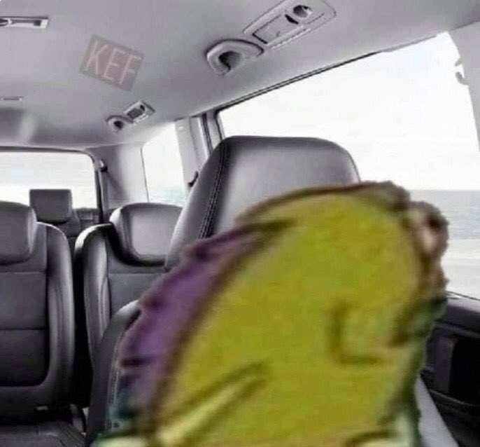 TheAfolaranmi's tweet image. me staring at the moon while i’m driving about to crash