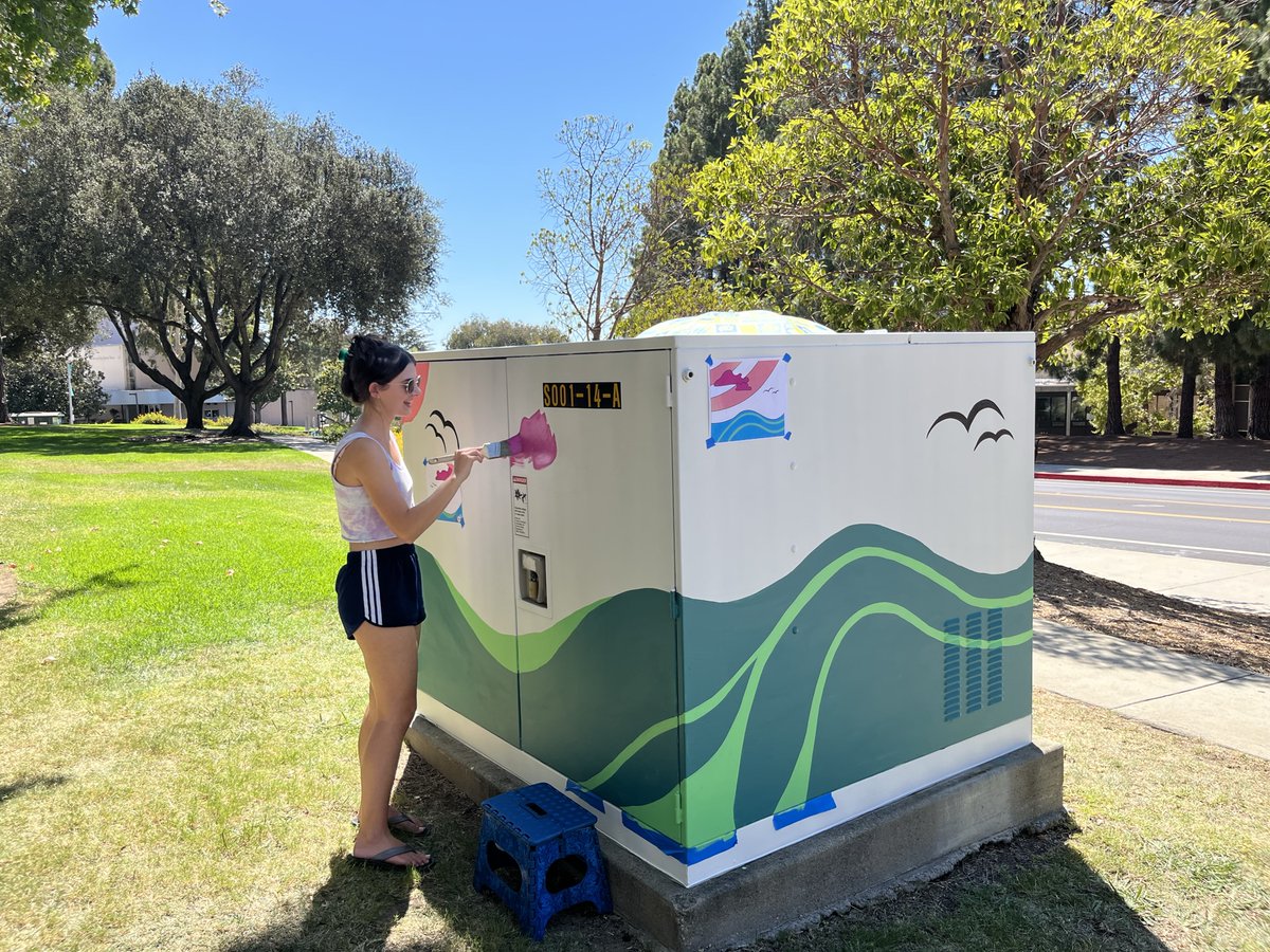 Emma LoNardo, a graphic design second year, was excited to paint the utility box outside the red bricks. She incorporated a “SLO Happy” design, focusing on positivity. She hopes her design makes the day brighter for everyone
afd.calpoly.edu/facilities/abo…
#workdaywednesday
#calpoly