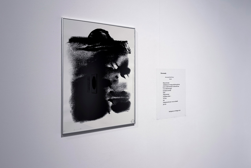 VasylSavchenko's tweet photo. The drawings, inspired by the poetry of Aleksander Najda Exhibition "Ground of Things"
14.10.2022 – 08.01.2023, at the BWA Contemporary Art Gallery in Wałbrzych, Poland.⁠
⁠
#artinstallation #charcoaldrawing #drawing #gruntrzeczy #poetry 
#contemporaryart #abstract #modernart https://t.co/XmU1HrkDJQ