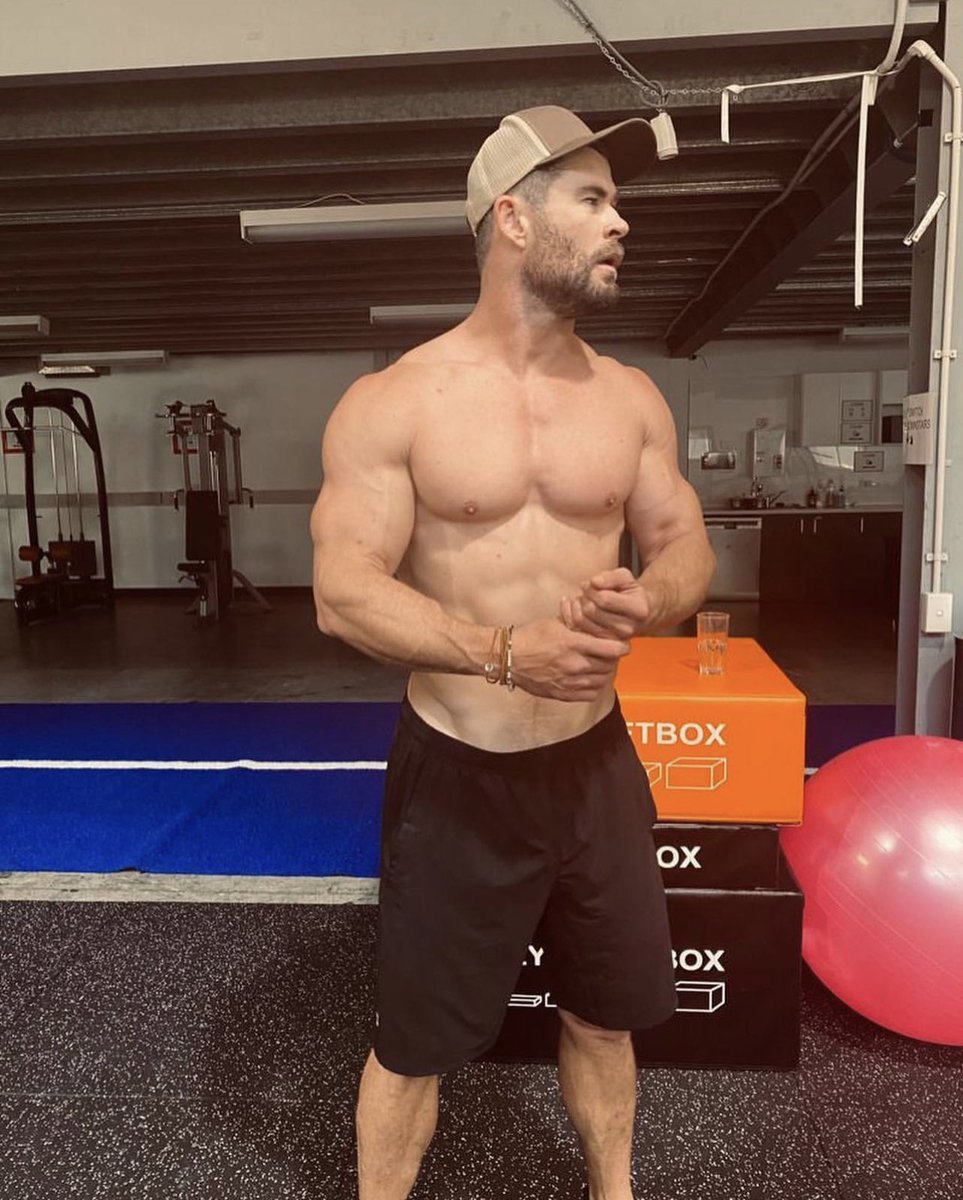 CelebLover9698's tweet photo. Chris Hemsworth! https://t.co/VgJhFbqbRB
