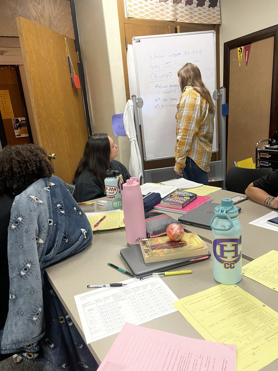 Had fun supporting a tutorial group this morning <a href="/theAVIDkewpie/">Whitney Moore</a> AVID 10 class. The discussion was around Henry VIII and the Church and I love history <a href="/AVID4College/">AVID</a>