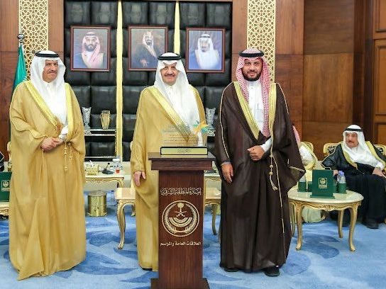 aliabuedlah's tweet photo. تشرفت اليوم بتكريمي من قبل صاحب السمو الملكي #الأمير_سعود_بن_نايف حفظه الله ورعاه . https://t.co/SyvzJltyUs