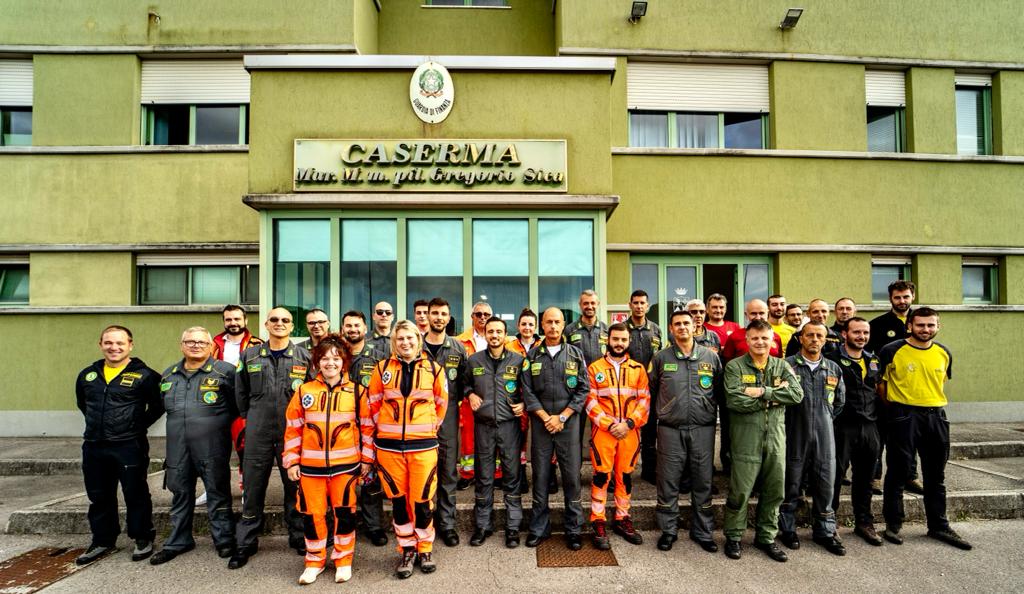Anpasnazionale's tweet photo. 🚁Siamo al corso CRM Crew Resource Management presso base elicotteri Pisa

#Anpas #SempreAccanto https://t.co/r1PaZl1LJN