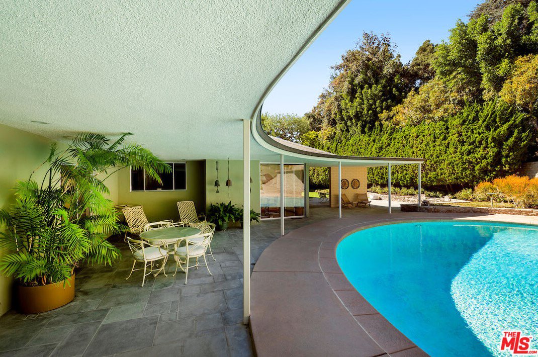 Zillow Gone Wild 🏡 on Twitter: "There’s a pool too https://t.co ...