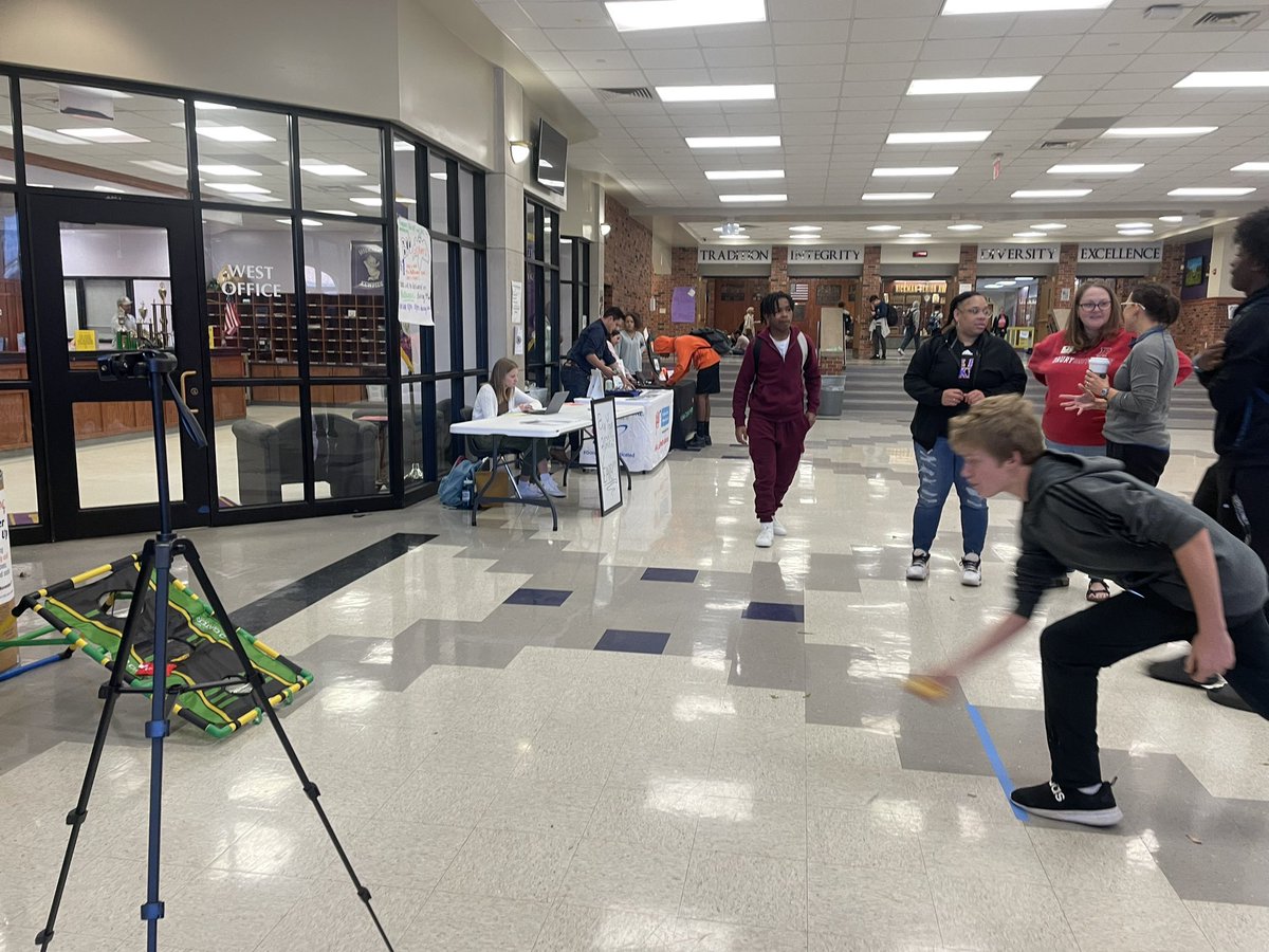 It’s #CollegeColorsDay <a href="/theAVIDkewpie/">Whitney Moore</a> today and AVID students are running a game with some great college swag prizes
