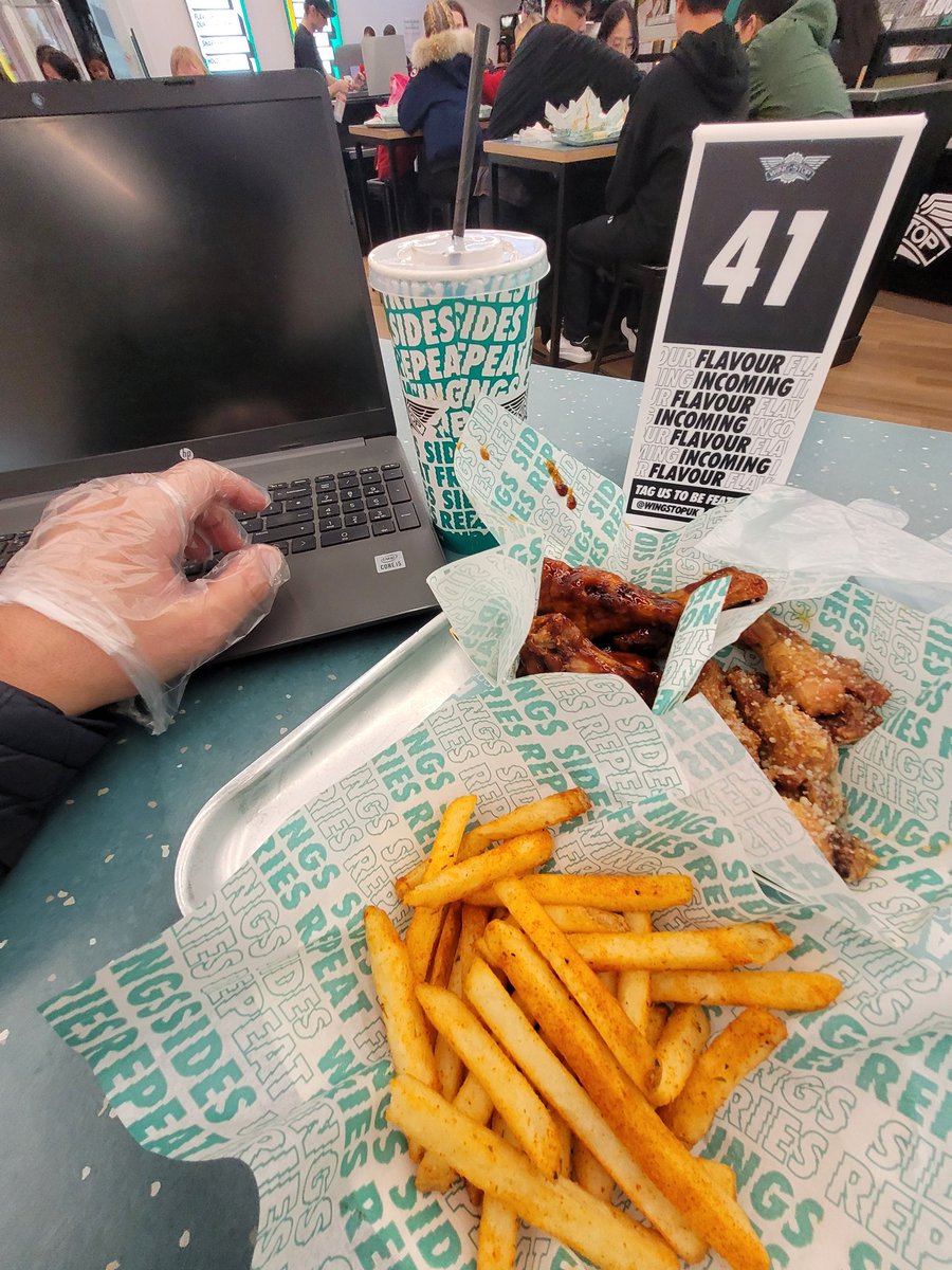 Fantastic office for the day! <a href="/WingstopUK/">Wingstop UK 🇬🇧</a>
