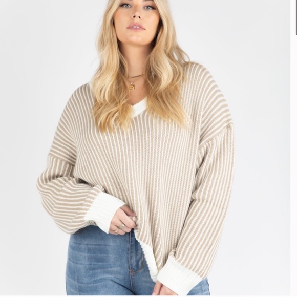 mindi_davis's tweet photo. So good I had to share! Check out all the items I'm loving on @Poshmarkapp #poshmark #fashion #style #shopmycloset #kittenish: https://t.co/Yv3BXK4VwP https://t.co/6G2O3mMj4h