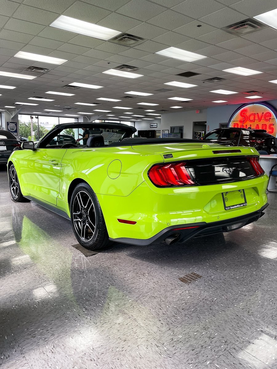 DriversMart's tweet image. This 55th Anniversary Edition Mustang is a real attention grabber. Plus who doesn't love a four-seater convertible that you can drive around with all your friends?!