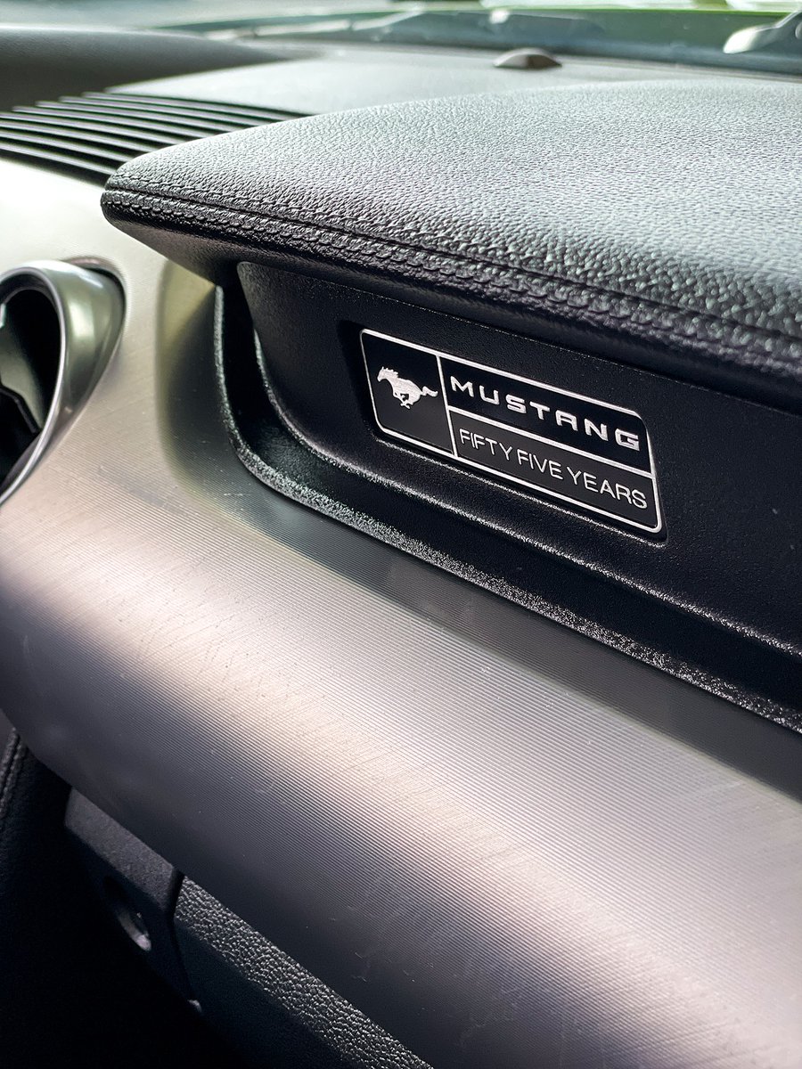 DriversMart's tweet image. This 55th Anniversary Edition Mustang is a real attention grabber. Plus who doesn't love a four-seater convertible that you can drive around with all your friends?!