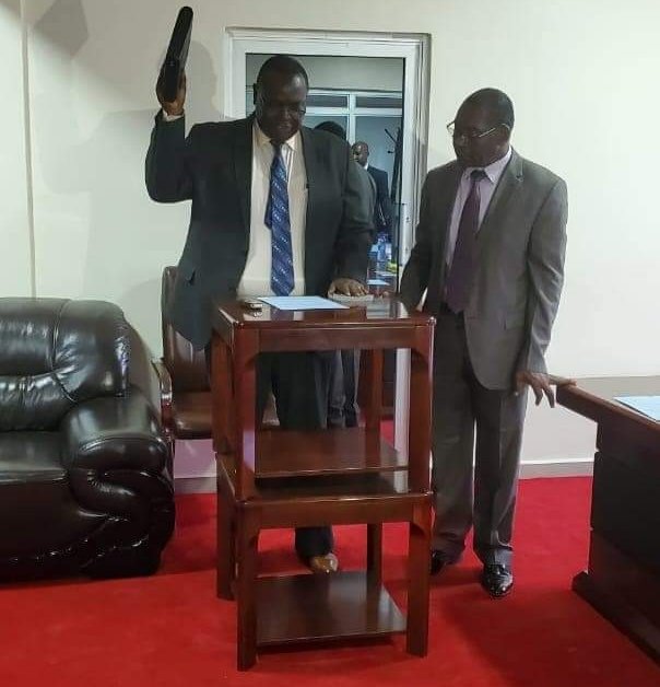 KisiiAssembly's tweet photo. COUNTY ASSEMBLY SERVICE BOARD

The new Kisii County Assembly Service Board took shape this afternoon after the new Board chair, the Assembly Speaker Hon Dr Phillip Nyanumba and the two Board members representing Majority and Minority took Oath of Office. https://t.co/gaQhRVA7Cv