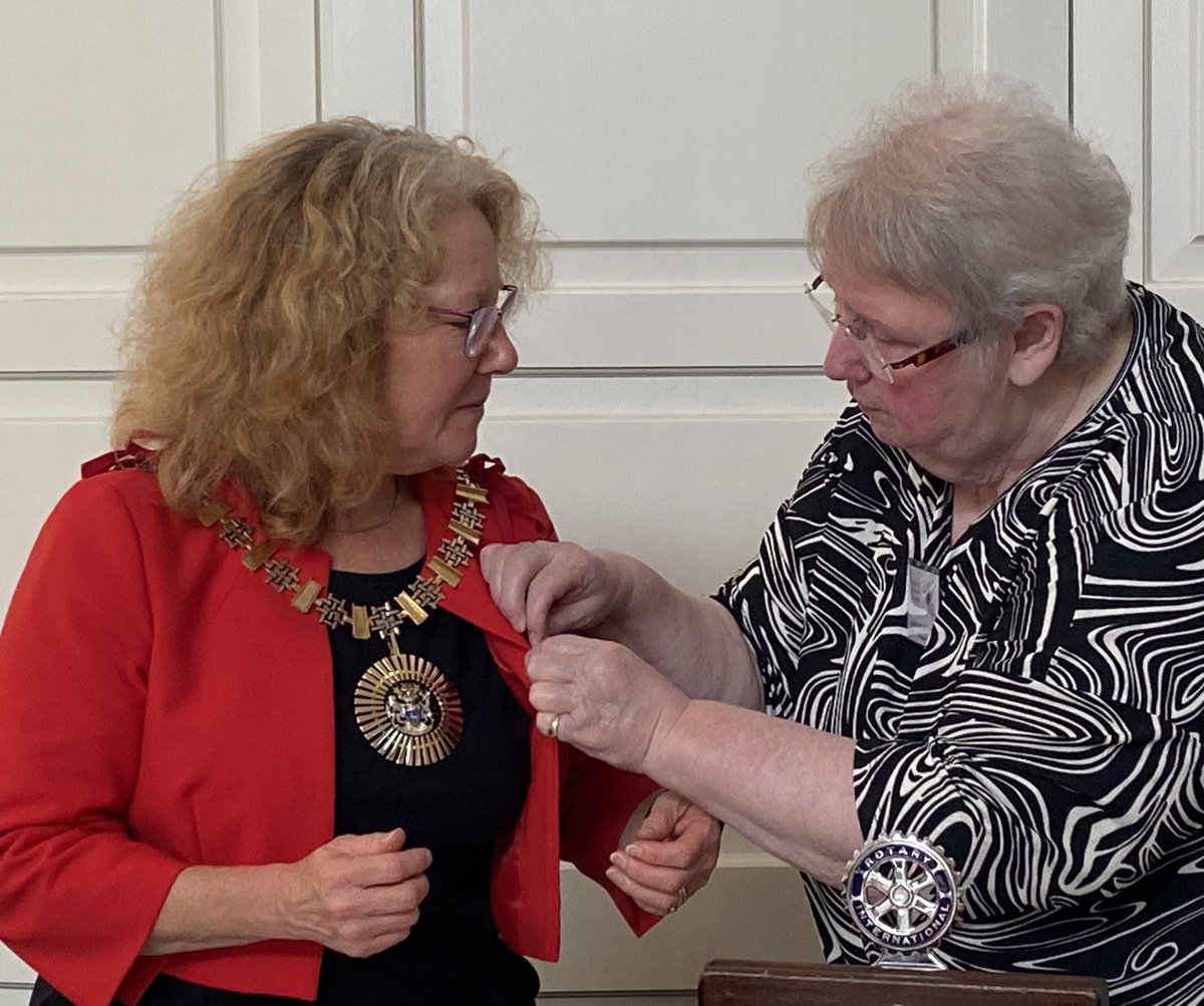Lovely meeting at #RotaryClub of #Edgware &amp; #Stanmore today meeting The Worshipful Mayor of #Barnet, Alison Moore, pictured with club President Margaret <a href="/RotaryInLondon/">Rotary in London</a> <a href="/BarnetCouncil/">Barnet Council</a>