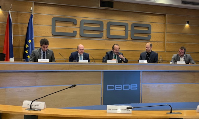 CzechEmbMadrid's tweet photo. Dnes proběhla konference "Globalizace v nejisté době" ve spolupráci s @CEOE_ES. Vystoupili např. zástupkyně 🇪🇺 institucí (GŘ pro obchod I. Riaňo, María Martín-zástupkyně GŘ pro obchod EK), náměstek MPO 🇨🇿 @kozusnik, za @SvazPrumyslu @R_Spicar_SP_CR a ředitel 🇨🇿 firmy Linet Foit. https://t.co/2kDMggopKn