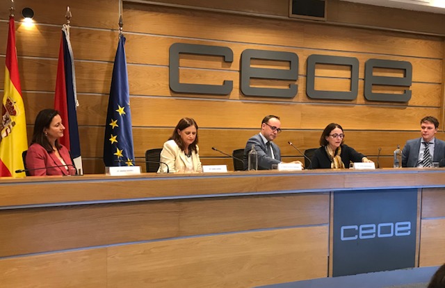 CzechEmbMadrid's tweet photo. Dnes proběhla konference "Globalizace v nejisté době" ve spolupráci s @CEOE_ES. Vystoupili např. zástupkyně 🇪🇺 institucí (GŘ pro obchod I. Riaňo, María Martín-zástupkyně GŘ pro obchod EK), náměstek MPO 🇨🇿 @kozusnik, za @SvazPrumyslu @R_Spicar_SP_CR a ředitel 🇨🇿 firmy Linet Foit. https://t.co/2kDMggopKn