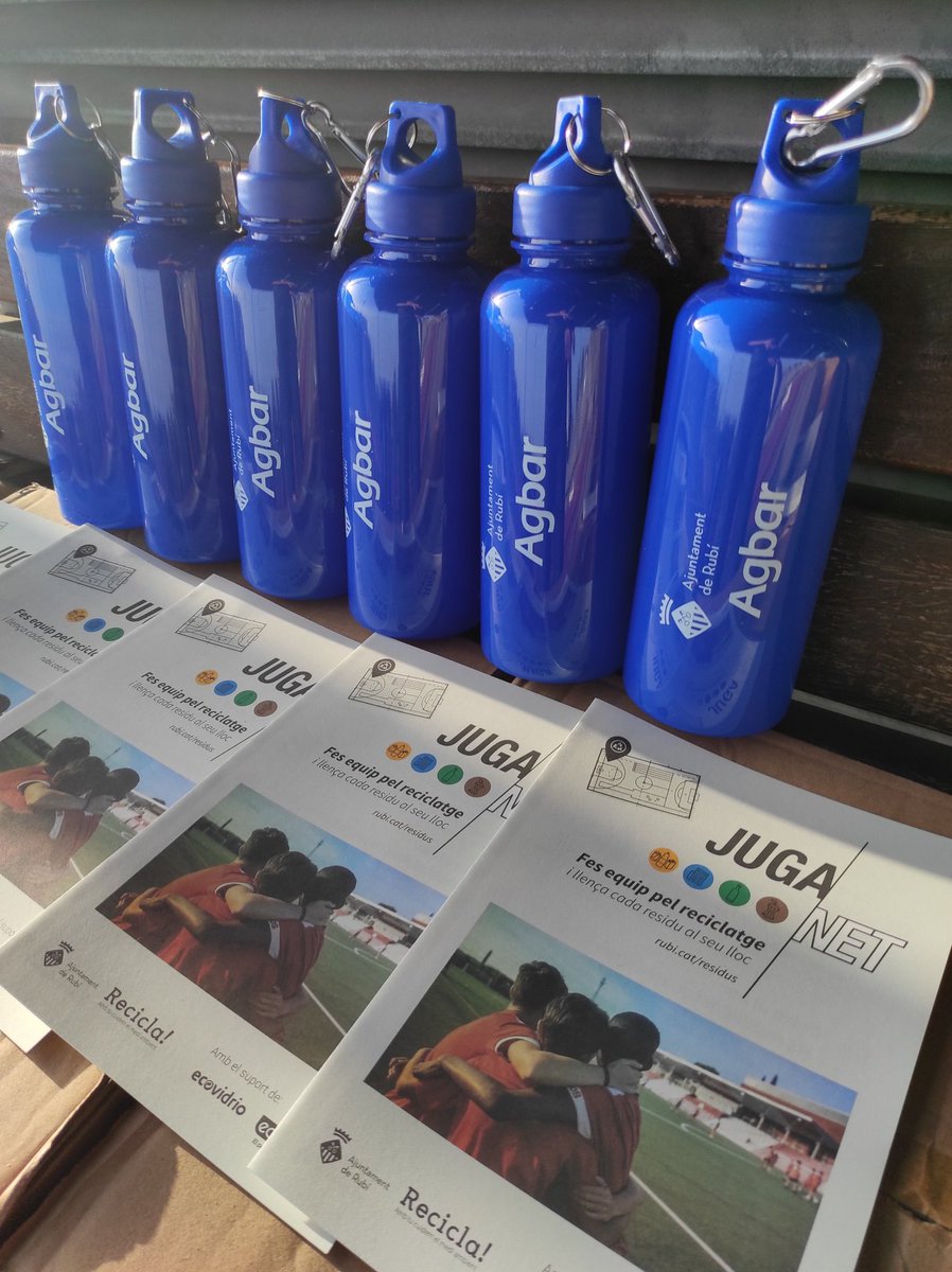 AjRubiNET's tweet photo. Setmana de reunions formatives amb els equips d'entrenament a les instal.lacions esportives per la campanya #JugaNet
♻️A la @UARubi estan a tope, fent equip pel reciclatge!
Amb la col.lacoració d'@Agbar @ecovidrio @ecoembes @AjRubi https://t.co/q8j8uW4U1N