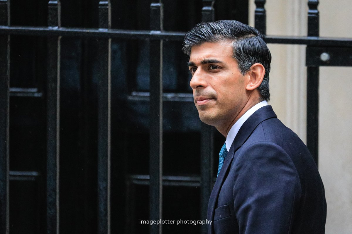 New #PrimeMinister #RishiSunak departing 10 #DowningStreet for his first #PMQs earlier today. Pic sets have gone to the agencies. Regardless of what one might think of his politics, it is nice to see a PM tucking his shirt in properly. The bar is low these days, I suppose...😉