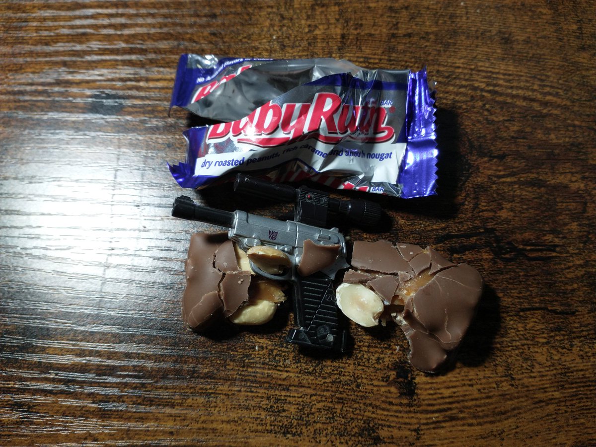 DexHexus's tweet image. Parents! PLEASE be on the lookout this Halloween! My daughter just came home with an entire Megatron in her candy bar. #checkyourcandy #Megatron