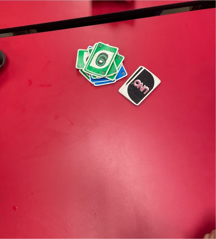 ALAHKnights's tweet image. What happens nearly everyday during 5A lunch hour? A daily hot game of Uno! #GoKnights #goodcleanfun #notechnologyneeded