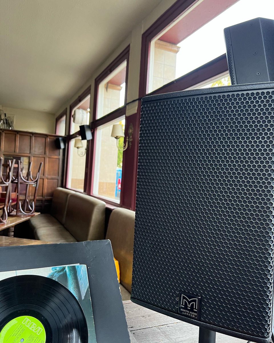 deck_doctor's tweet image. Full service to 3 x SL1210’s @ The Gowlett. In the back streets of Peckham, this little gem of a boozer now has a new Martin Audio install.
#Technics1210 #Technics1200 #technicssl1210 #technicssl1200 #deck_doctor #deckdoctor #vinyl
#technicssl1210mk2 #technicssl1200mk2 #SL1210