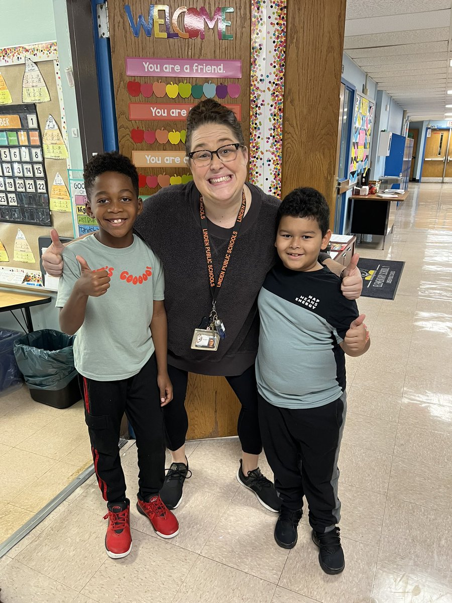 LindenSchoolOne's tweet photo. “Be a problem solver and WORK IT OUT‼️” 👊🏼 #RedRibbonWeek2022 #SchoolOneisFun @LindenSchoolsNJ @RGT_EdD https://t.co/fEx0meLefs