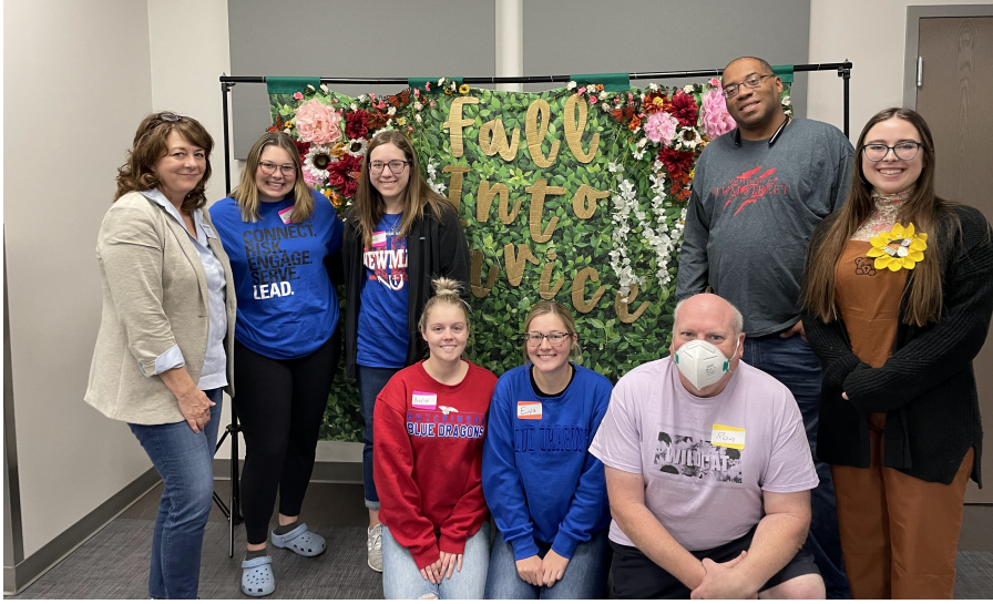 CkiKansas's tweet photo. We're a little late, BUT CKI week was last week, so in honor of that here are a few photos of Fall Into Service 2022!

Thank you to everyone who made this event successful, purposeful, and super fun! Can't wait until next year 🌻🌷🌾 https://t.co/MugPtOhUZ7