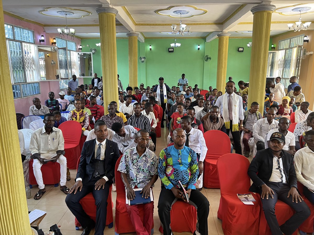 EkumboMoise's tweet photo. Un échange fructueux avec les étudiants de Boende. Objectif: réélection de @fatshi13 en 2023 @Stanislasbonto3 @GuyLoando_ @KerenBashale @kakese_leon @AlainMake20 @Newscd15 @Satellite_Cgl @central_sage @leParrainRDC @Patrick_Lokoka @IfokuMarijo @InkunePancrace @NationalisteRDC. https://t.co/jRnumboaNC
