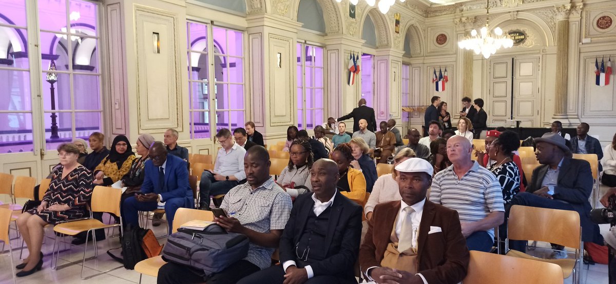 BoyerFlorence3's tweet photo. Les deuxièmes journées scientifiques  continues à #saintetienne avec la Conférence grand public : 

➡️Sédentarité - désamorcer une bombe à retardement sanitaire⬅️

🎤 avec Mr @GuillaumeMillet, Dr Patrick Michaud et  Mr Régis @Juanico https://t.co/G1q6SvWzgF